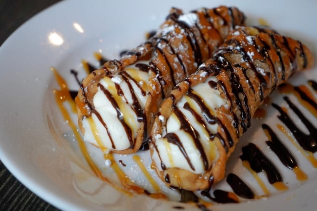 Cannoli.